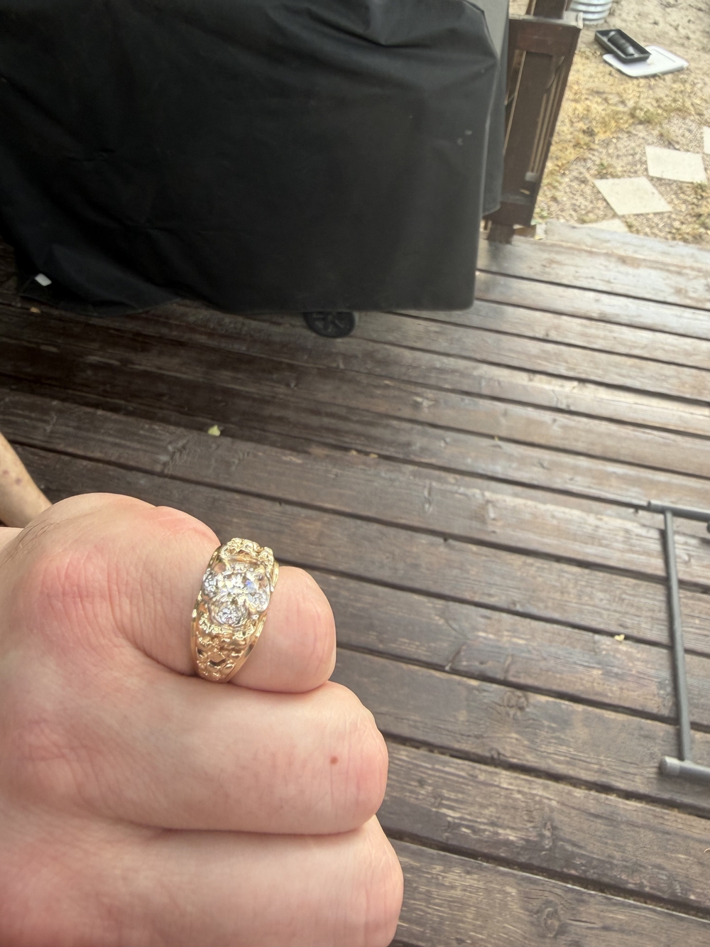 Source Unknown Gold Men's Ring with Clear Stones